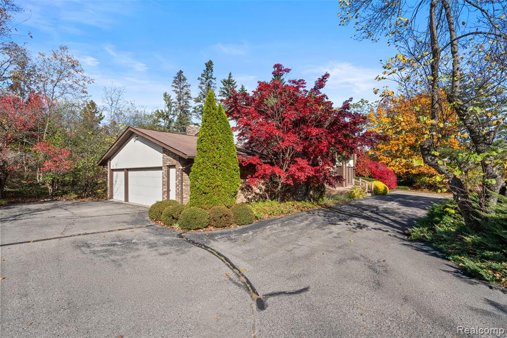 4724 Tara Court, West Bloomfield, MI 48323 — Photo 44