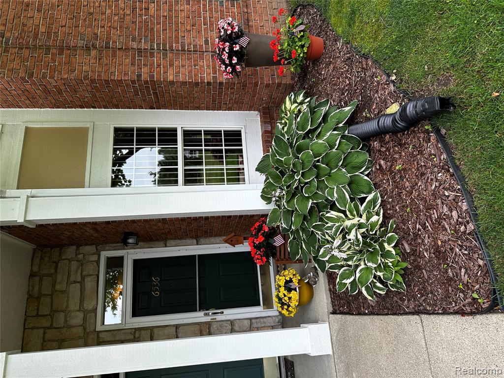 6536 Shetland Court, Utica, MI 48316 — Photo 2