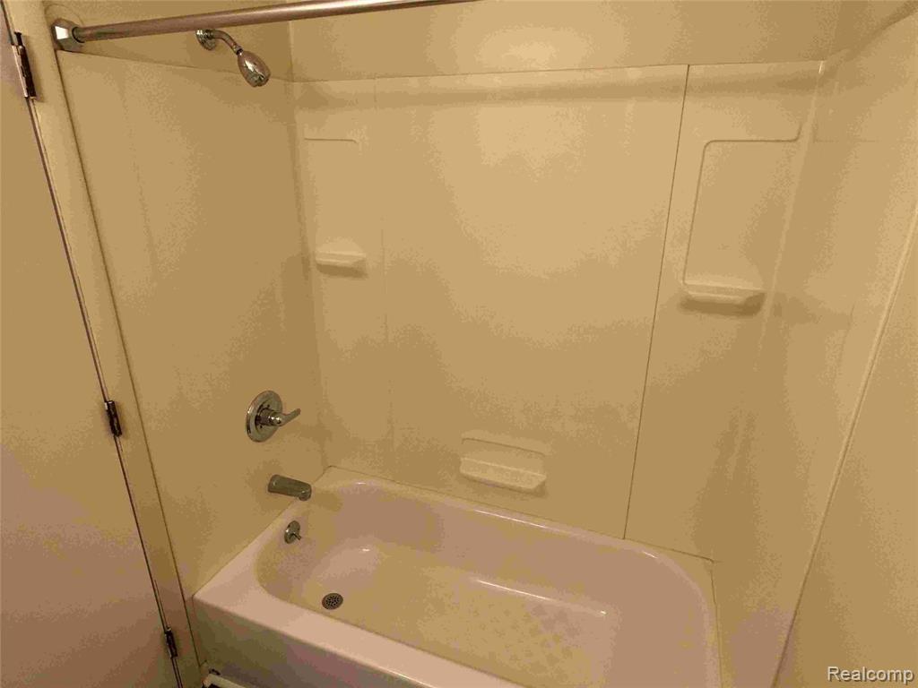 406 UNION Street, Grand Blanc, MI 48439 — Photo 10