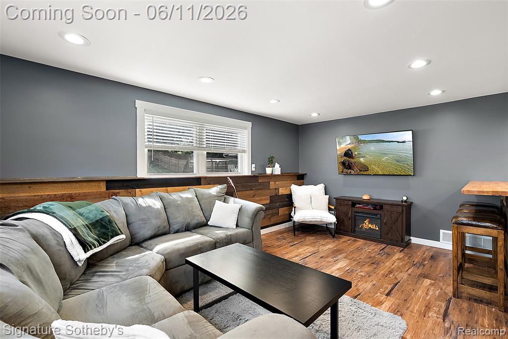 954 Panorama Drive, Milford, MI 48381 — Photo 12