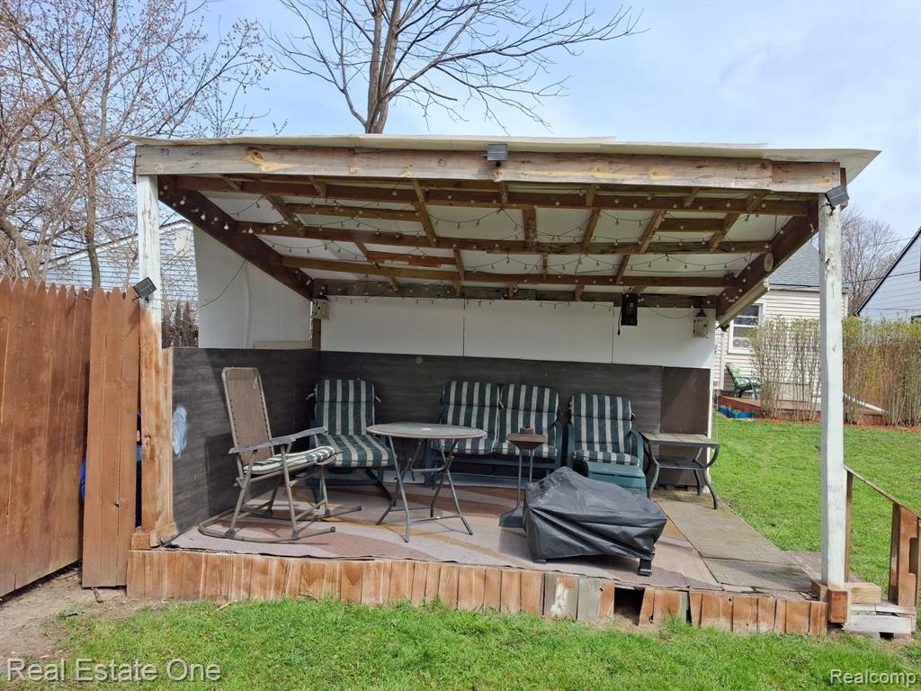 558 E TENNYSON Avenue, Pontiac, MI 48340 — Photo 20