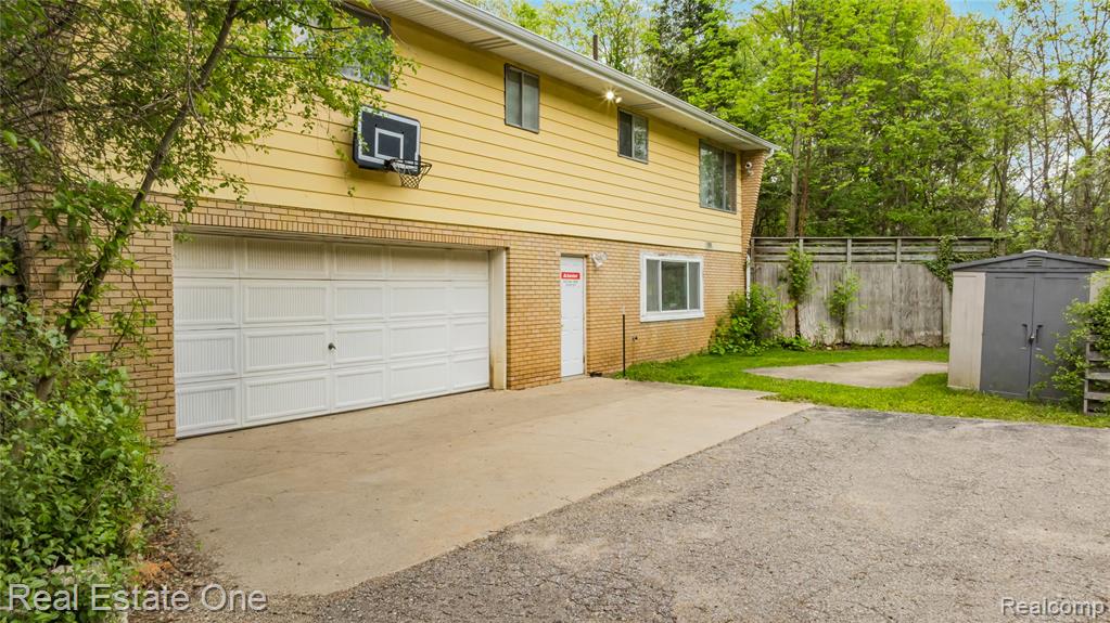 7217 SASHABAW Road, Clarkston, MI 48348 — Photo 12