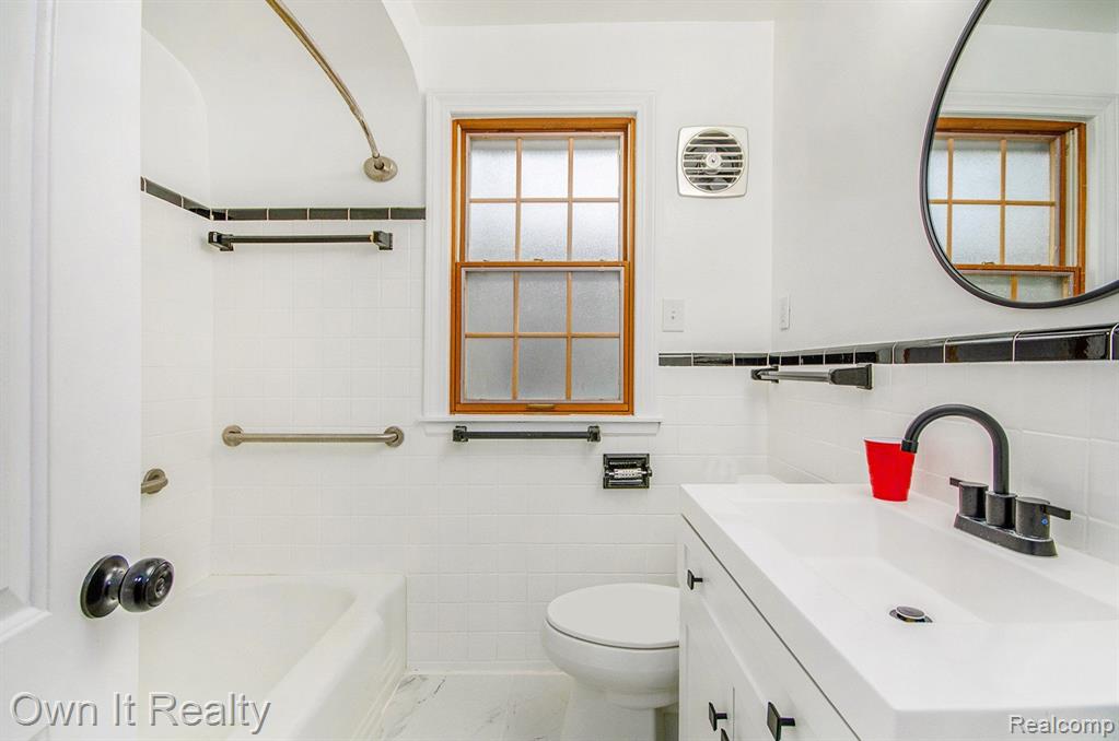 9715 STERLING Avenue, Allen Park, MI 48101 — Photo 14
