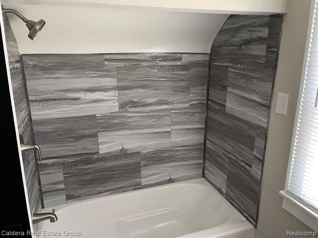 7888 CHAPOTON Street, Utica, MI 48317 — Photo 5
