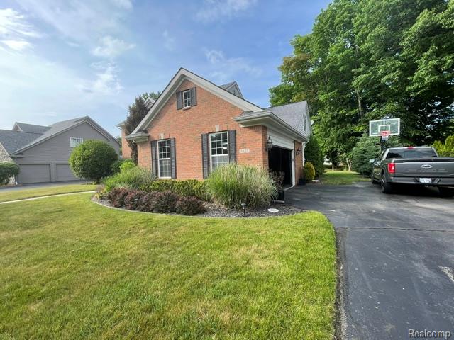 5827 Woodfield Parkway, Grand Blanc, MI 48439 — Photo 2