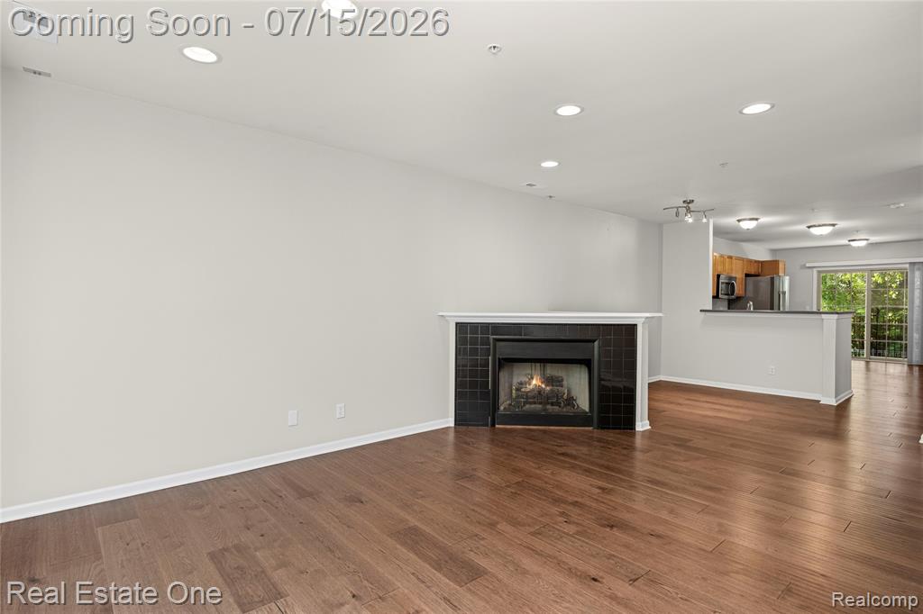 609 Village Lane, Milford, MI 48381 — Photo 7
