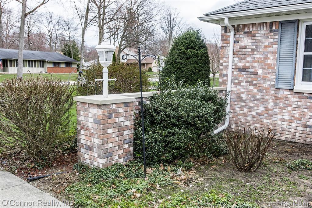4291 QUAKER HILL Drive, Fort Gratiot, MI 48059 — Photo 33