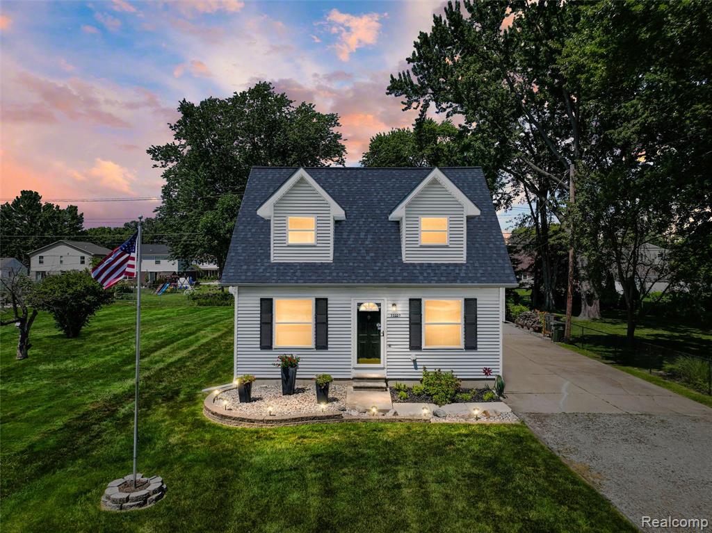 22327 Martin Road, Saint Clair Shores, MI 48081
