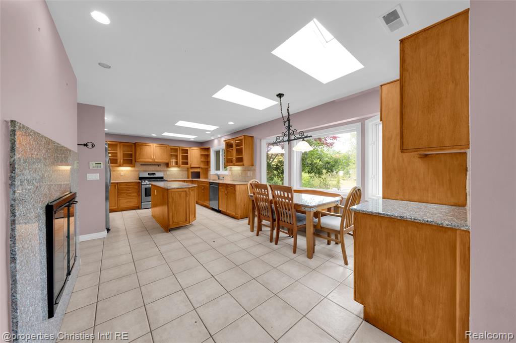 6663 Bloomfield Lane, West Bloomfield, MI — Photo 9
