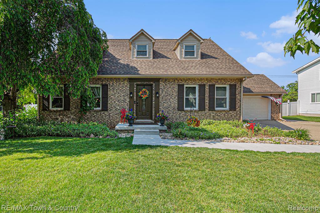 813 Birchwood Drive, Flushing, MI 48433 — Photo 2