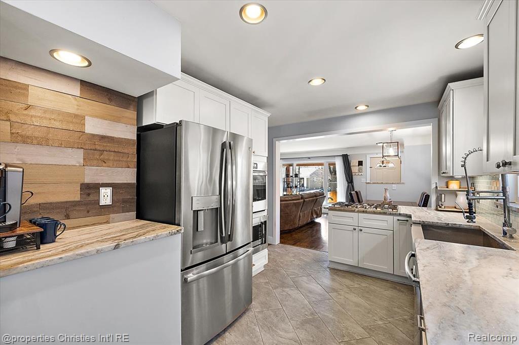 816 W Baker Avenue, Clawson, MI — Photo 25