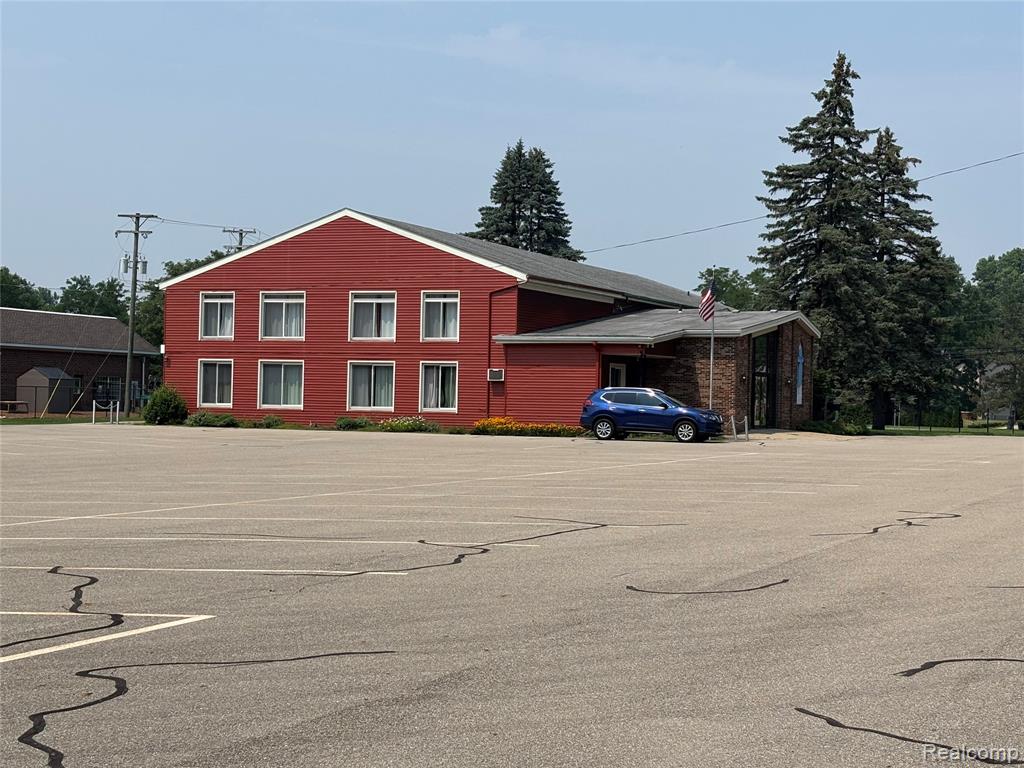 7979 Commerce Road, West Bloomfield, MI 48324 — front exterior