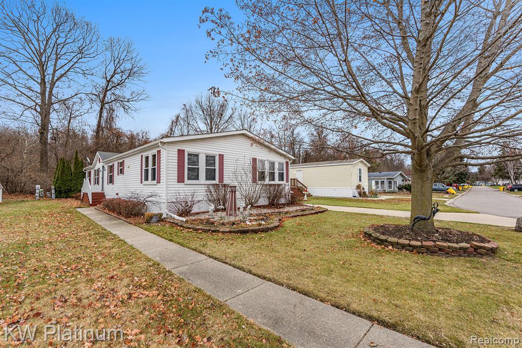 8042 Harbour Drive, Ira, MI — Photo 18