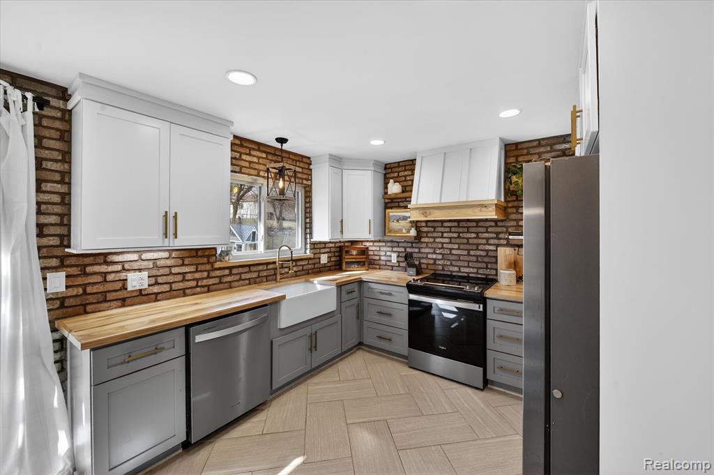 933 Abbey Lane, Milford, MI 48381 — Photo 11