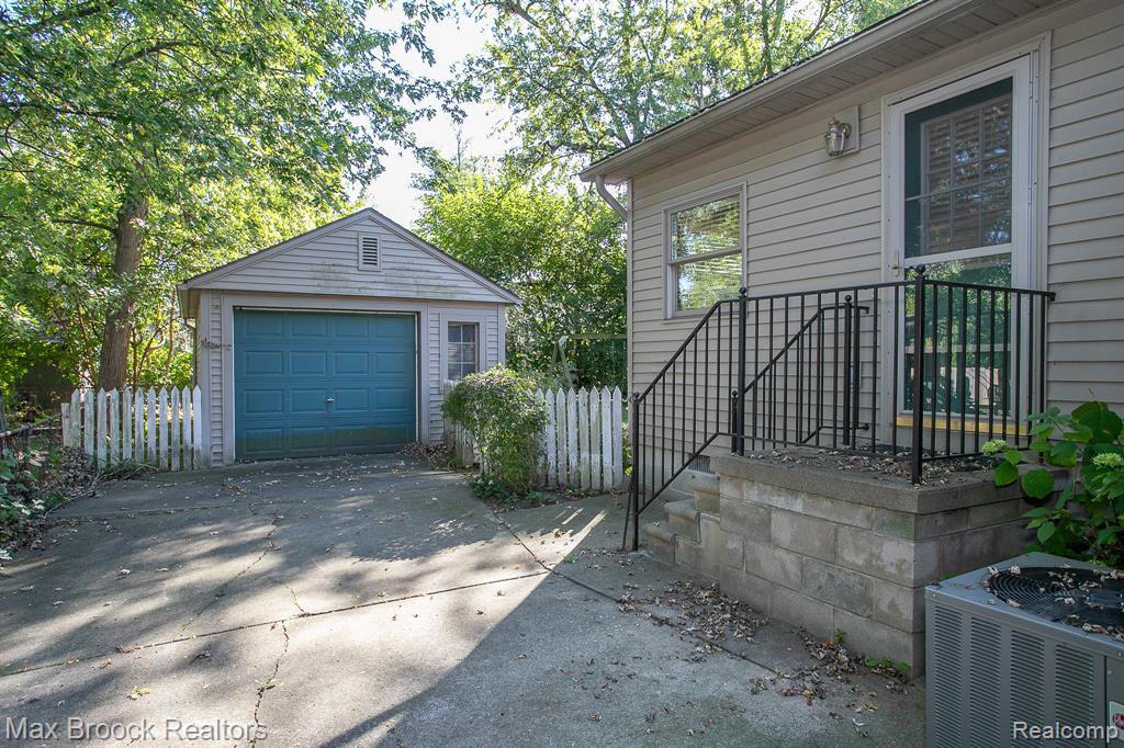 10445 Lincoln Drive, Huntington Woods, MI — Photo 47