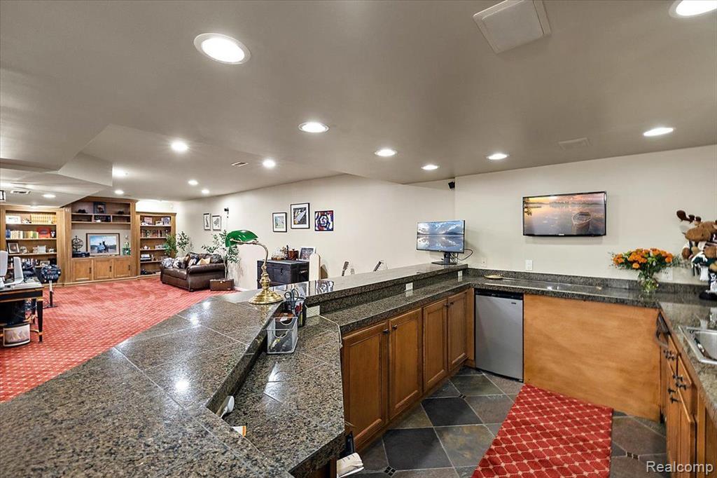 47082 NORTHUMBERLAND Street, Novi, MI — Photo 80