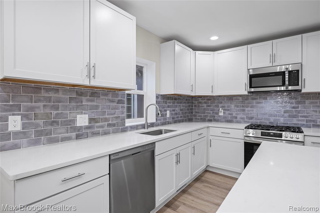 3187 Woodlawn Street, Commerce Twp, MI 48390 — Photo 16