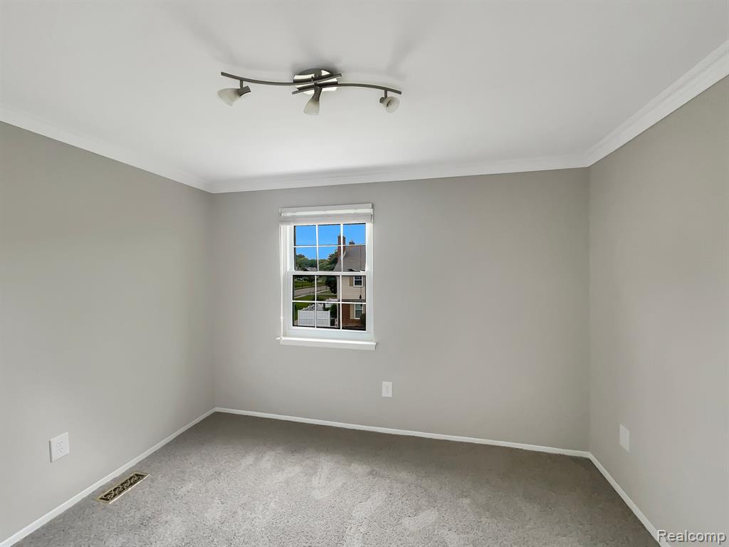 20826 W GLEN HAVEN Circle, Northville, MI 48167 — Photo 18