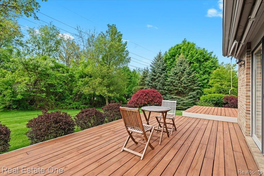 585 Dorchester Way, Milford, MI 48381 — Photo 71