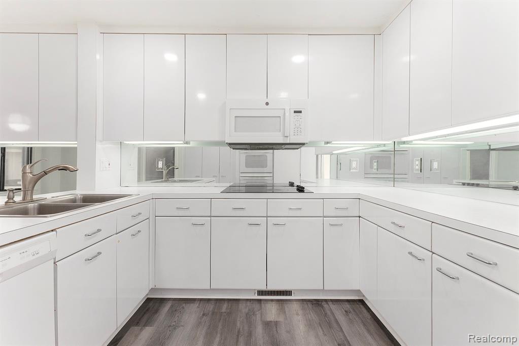 7006 Bridge Way, West Bloomfield, MI — Photo 17