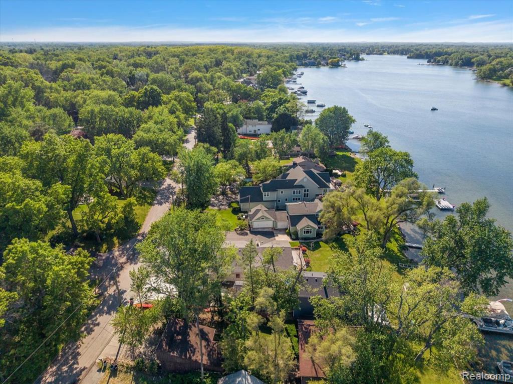 6930 Colony Drive, West Bloomfield, MI 48323 — Photo 9