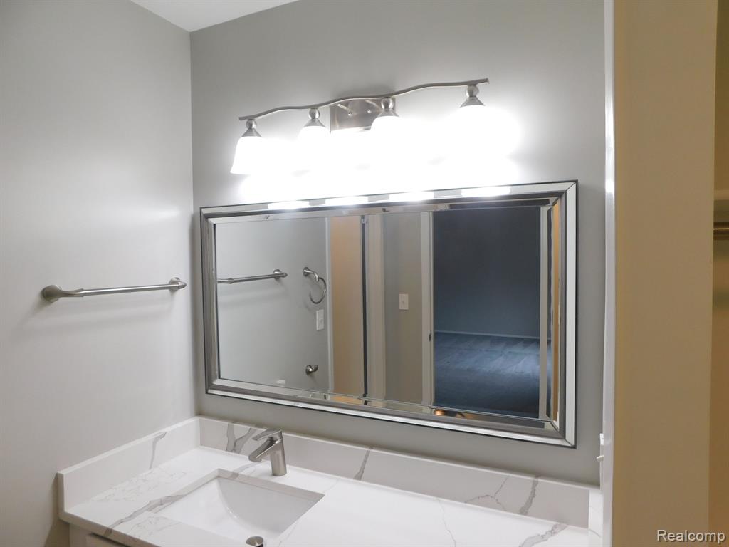 5606 DRAKE HOLLOW Drive W, West Bloomfield, MI — Photo 37