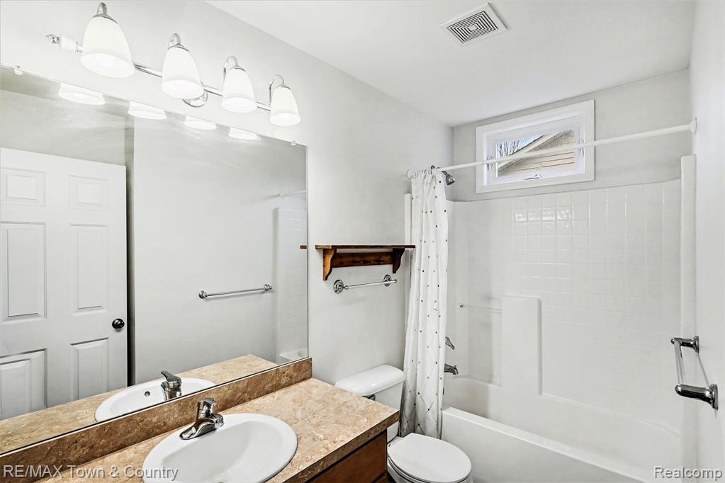 6462 Royal Club Drive, Flushing, MI 48433 — Photo 16