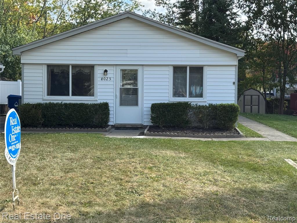 4025 Cresthaven Drive, Waterford, MI 48328 — front exterior