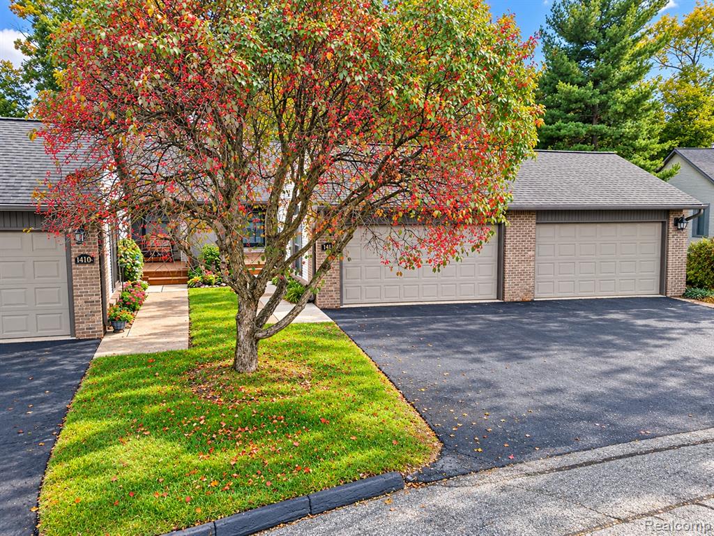 14114 Meadow Hill Lane, Plymouth, MI 48170