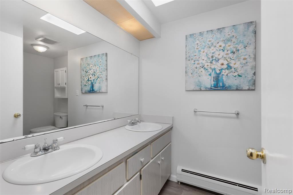 25376 Lyncastle Street, Farmington, MI, 48336