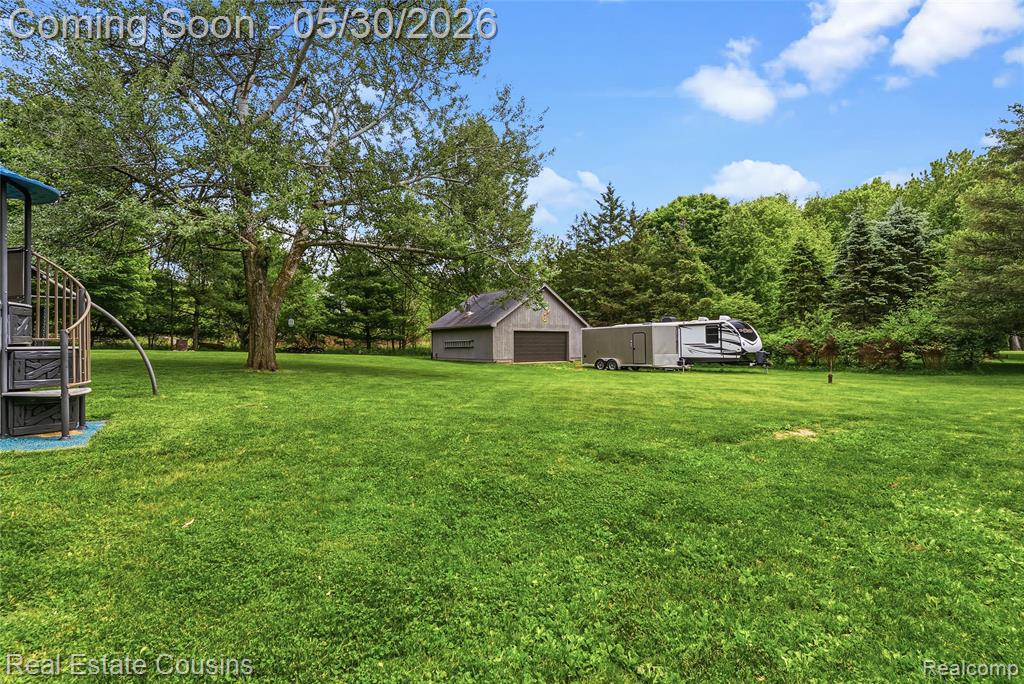 13435 Lakebrook Drive, Fenton, MI 48430 — Photo 25