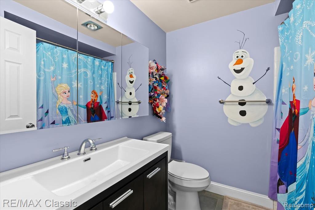 4815 Ravinewood Drive, Commerce Twp, MI 48382 — Photo 33
