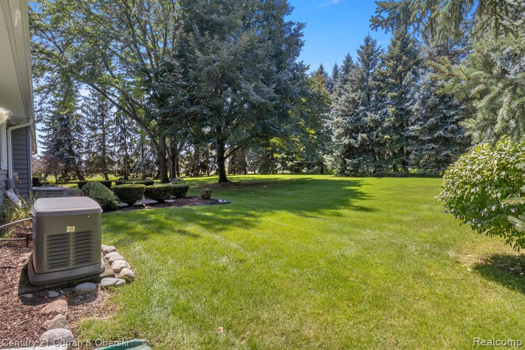 8821 NORTHAMPTON Drive, Plymouth, MI 48170 — Photo 52