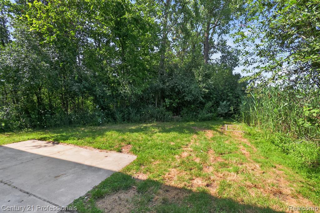 2042 Decker Road, Walled Lake, MI 48390 — Photo 42