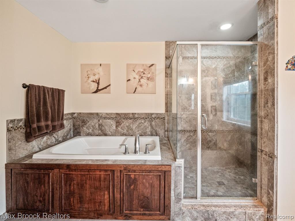 6570 CASTLE Drive, Bloomfield Hills, MI 48301 — Photo 30