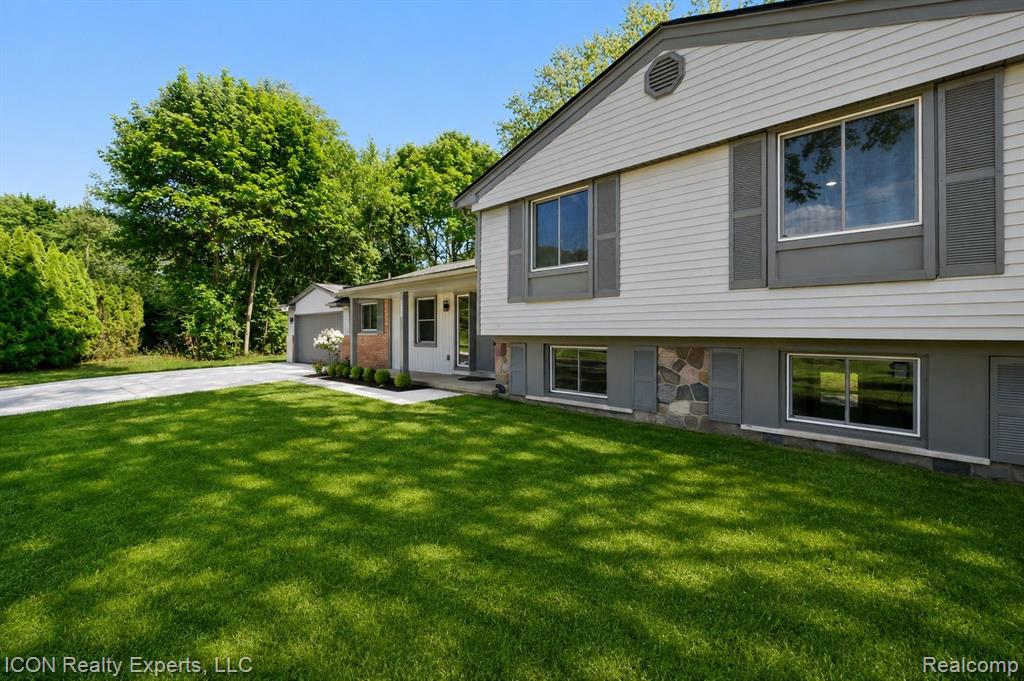 4089 Aberdeen Court, West Bloomfield, MI 48323 — Photo 57