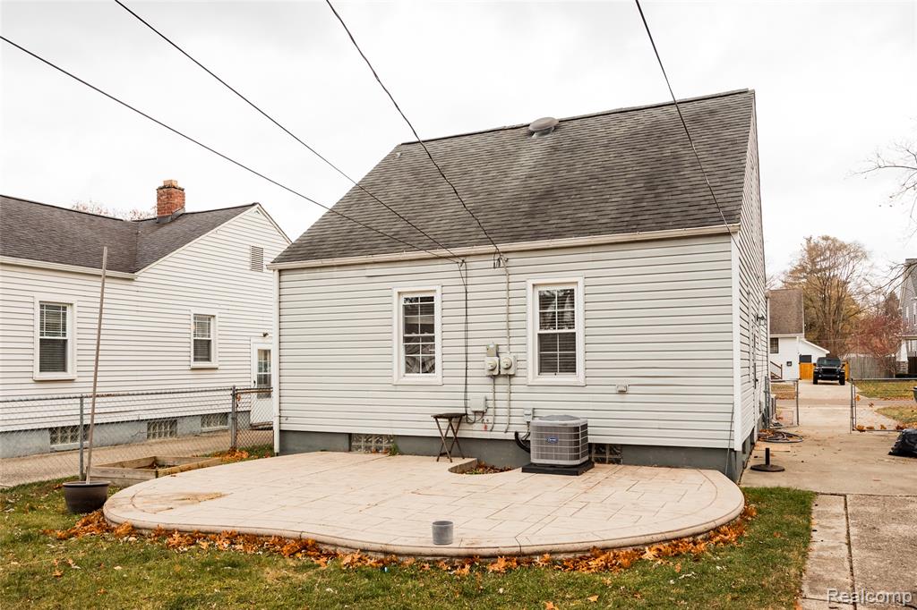 722 S Rembrandt Avenue, Royal Oak, MI 48067 — Photo 20