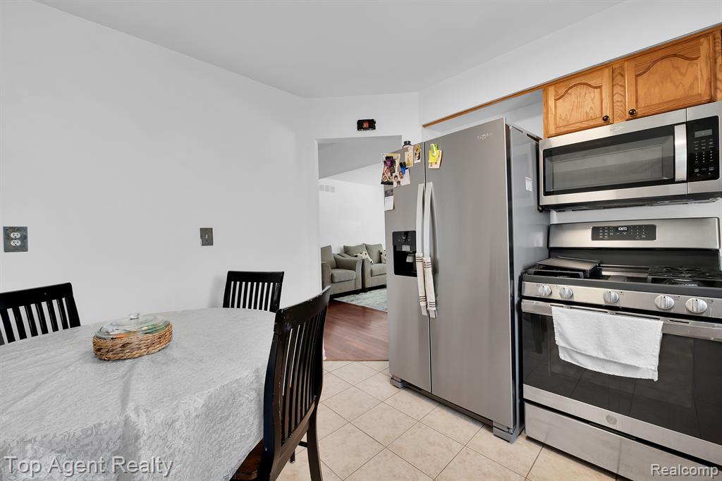 545 SONIA Avenue, Madison Heights, MI 48071 — Photo 9