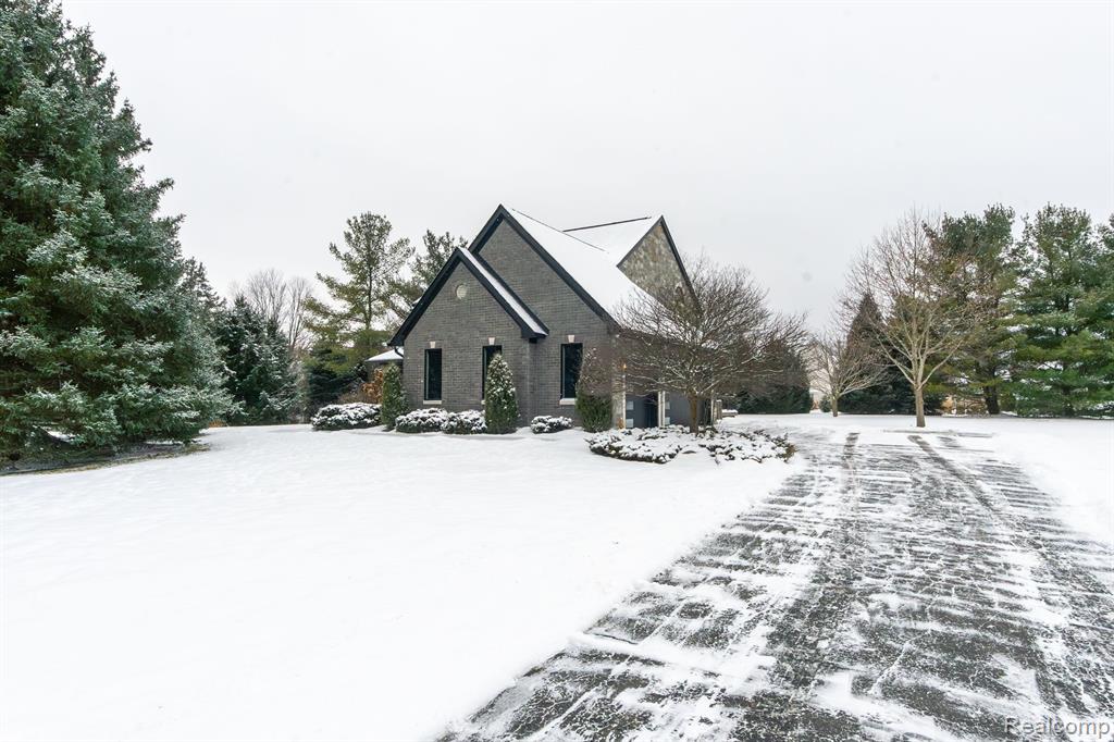 8484 SADDLEWOOD Drive, Brighton, MI 48116 — Photo 39