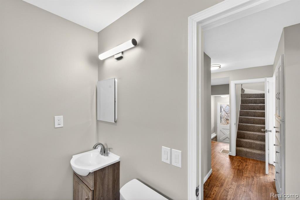 4047 Mitchell Drive, Flint, MI 48506 — Photo 12