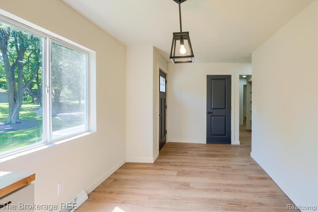 1401 Hillside Drive, Flint, MI 48532 — Photo 5