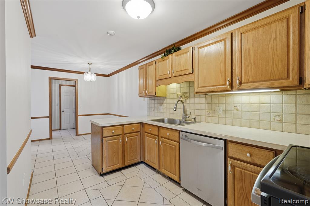 42289 Saratoga Circle, Canton, MI 48187 — Photo 12