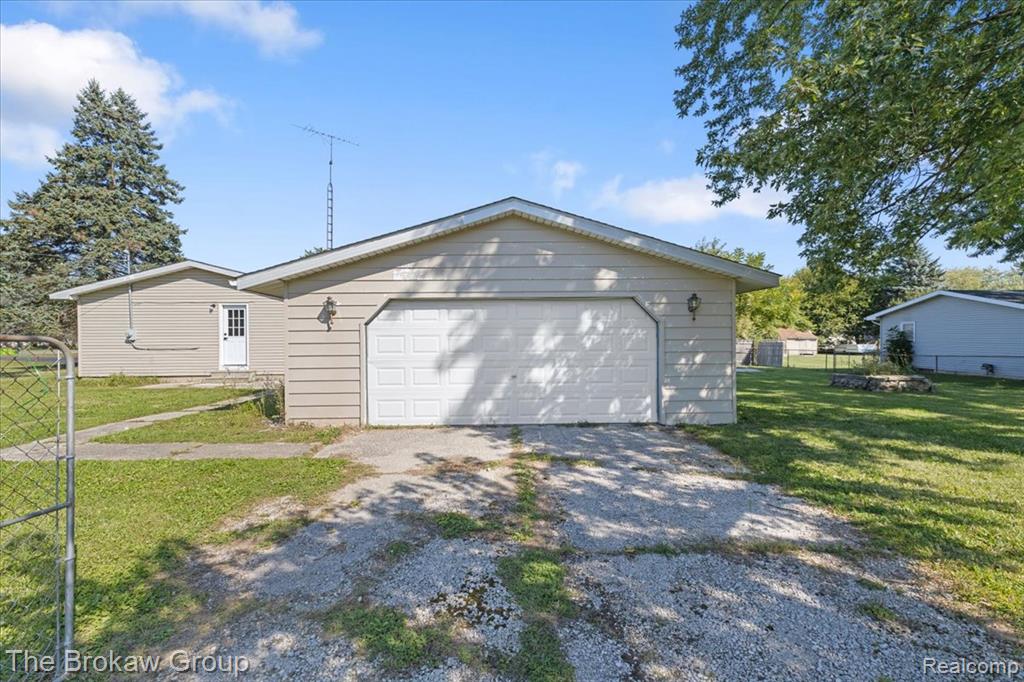 4062 N Belsay Road, Flint, MI 48506 — Photo 6