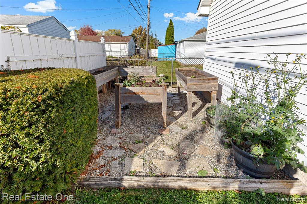 9864 Fox Avenue W, Allen Park, MI 48101 — Photo 36