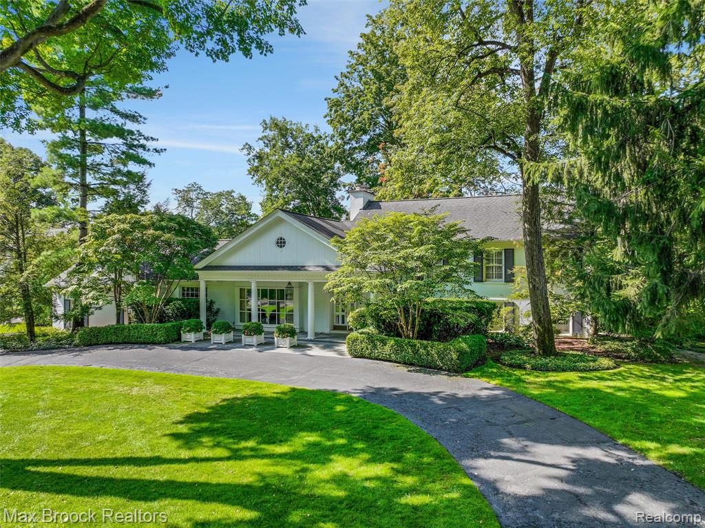 919 W Glengarry Circle, Bloomfield Hills, MI 48301 — front exterior