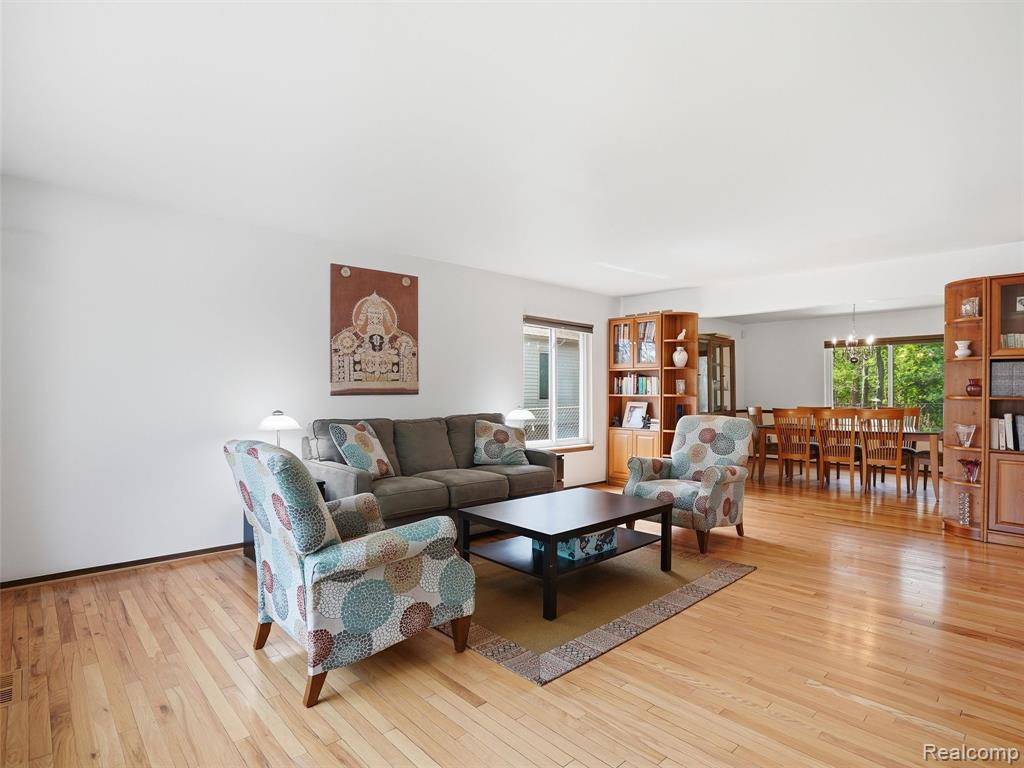 5800 Naneva Court, West Bloomfield, MI — Photo 5