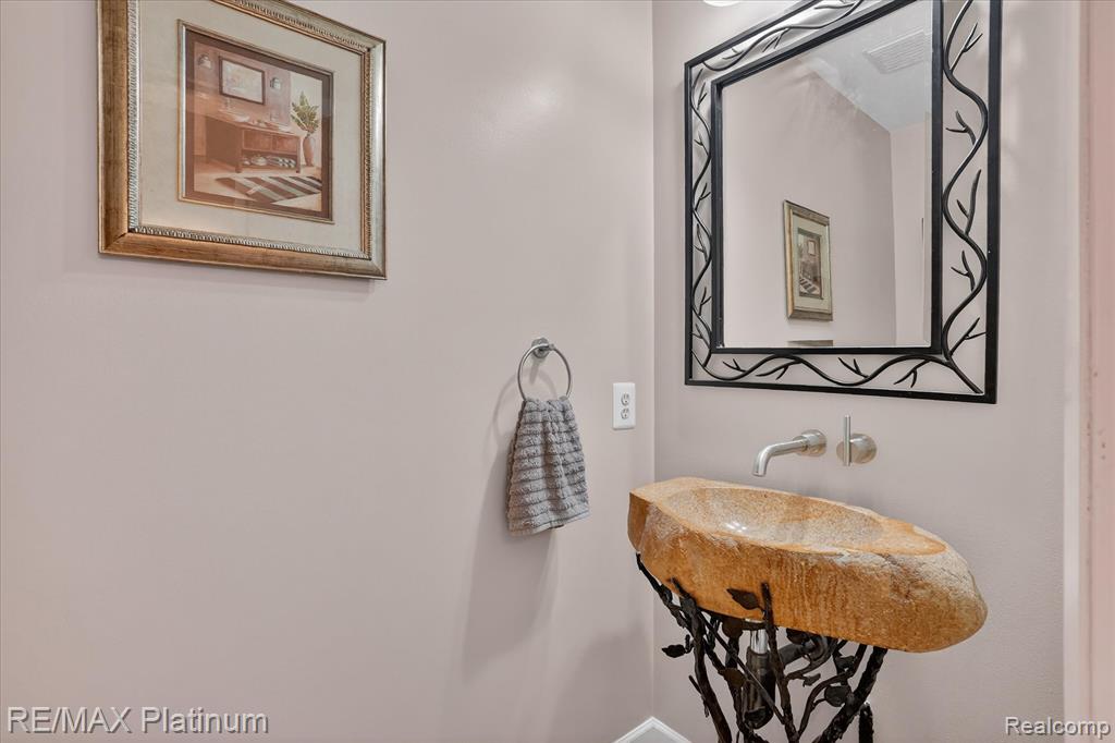 2206 Moorlands View, Howell, MI 48855 — Photo 21