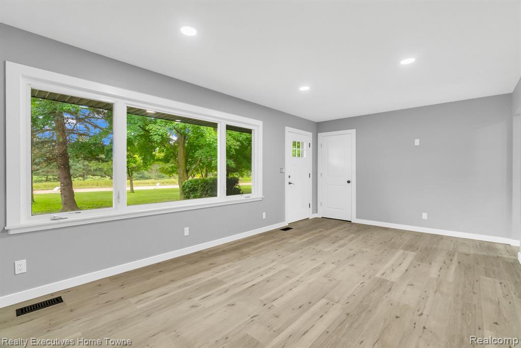 10990 Smiths Creek Road, Memphis, MI — Photo 11