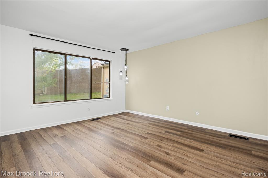 7432 Azalea Court, West Bloomfield, MI — Photo 19