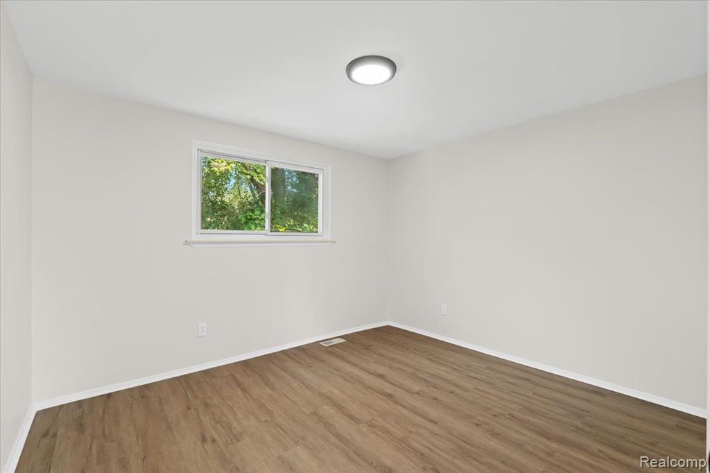 8753 NOTTINGHAM Drive, Ypsilanti, MI 48198 — Photo 15